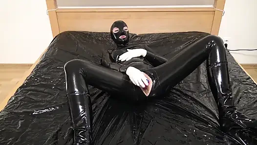 Розовый латексный оргазм — другой угол