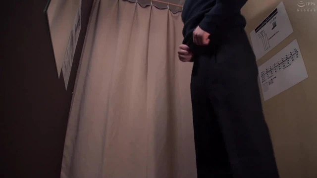 Exposing the Lower Half of Your Body in the Fitting Room! Cloth Shop Assistant in a narrow space -3