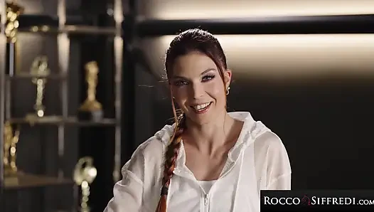 ROCCO SIFFREDI - потная задница в спортзале трахается с PeachlollyPop и Tatted Stranger