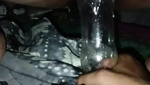 Kakak ipar berhubungan seks dengan botol hari ini