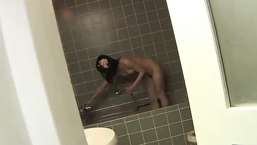 Cewek hot ini dientot habis-habisan sama kontol raksasa sampai dicrot di dalam