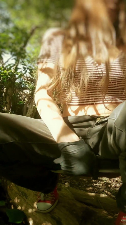BELLA muss PISSEN während sie auf einem WANDERWEG ist - MyLoveBunny xx | Clip 2