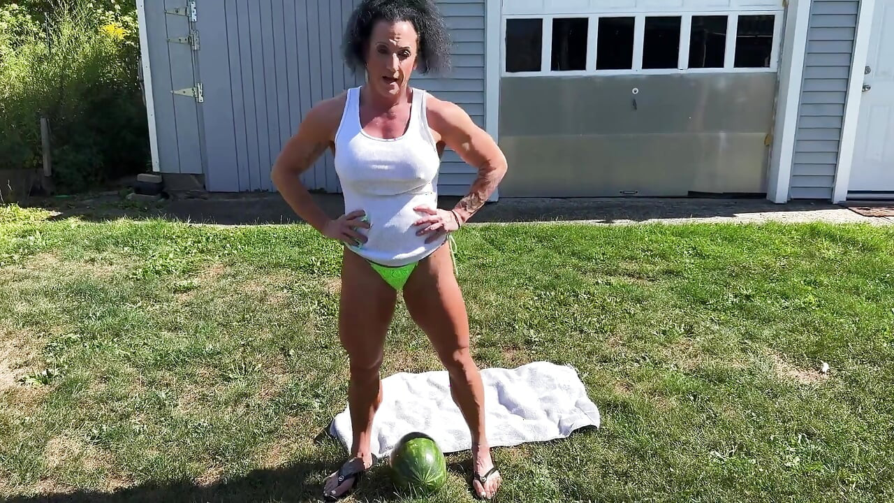 Muscle MILF Kandys Watermelon Crush Domination