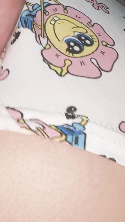 撑开我的继父 - 我让他惊喜，让他摧残我那18根紧致的小屁股（添加我免费裸体） | 短片 1