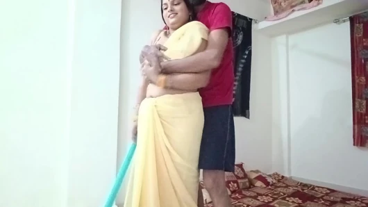 Riya Bhabhi was sweeping her master's house, the owner made sexual relations by talking sexy.