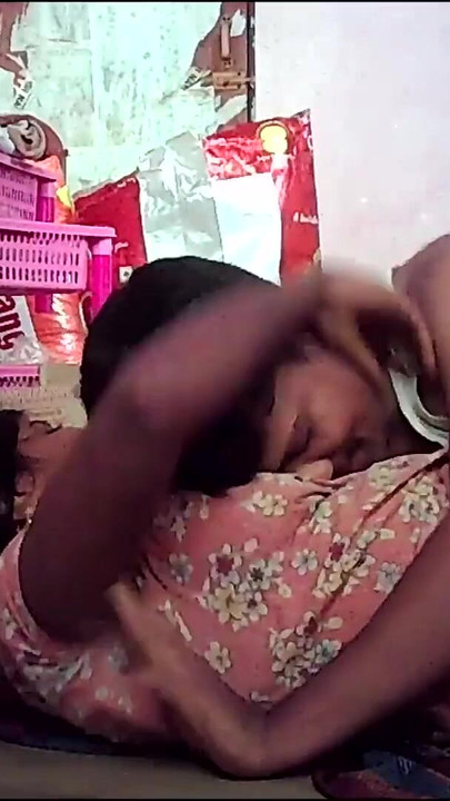 "भारतीय पति पत्नी हॉट चुंबन गांड" से महत्वपूर्ण क्षण