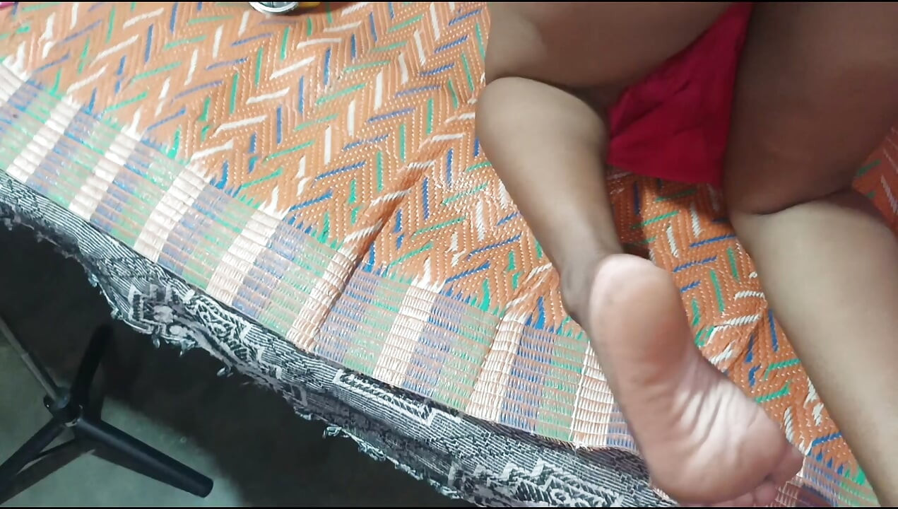 A beautiful woman hides her husband and fucks her driver's pussy. The man quietly ejaculates his semen.