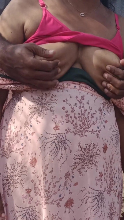 户外丛林中的热奶乳房 |剪辑 1