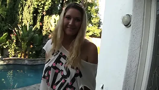 Alysha rylee lagi asik muasin memeknya pakai vibrator sampai muncrat banyak banget