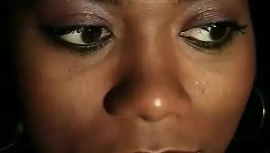 Güzel büyük memeli zenci kız amcık yalıyor büyük siyah yarak emiyor