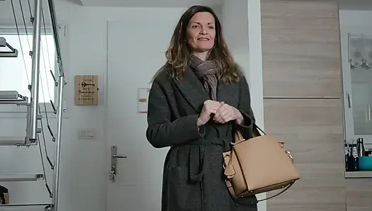 Zwei harte Schwänze für eine notgeile MILF Teil 1