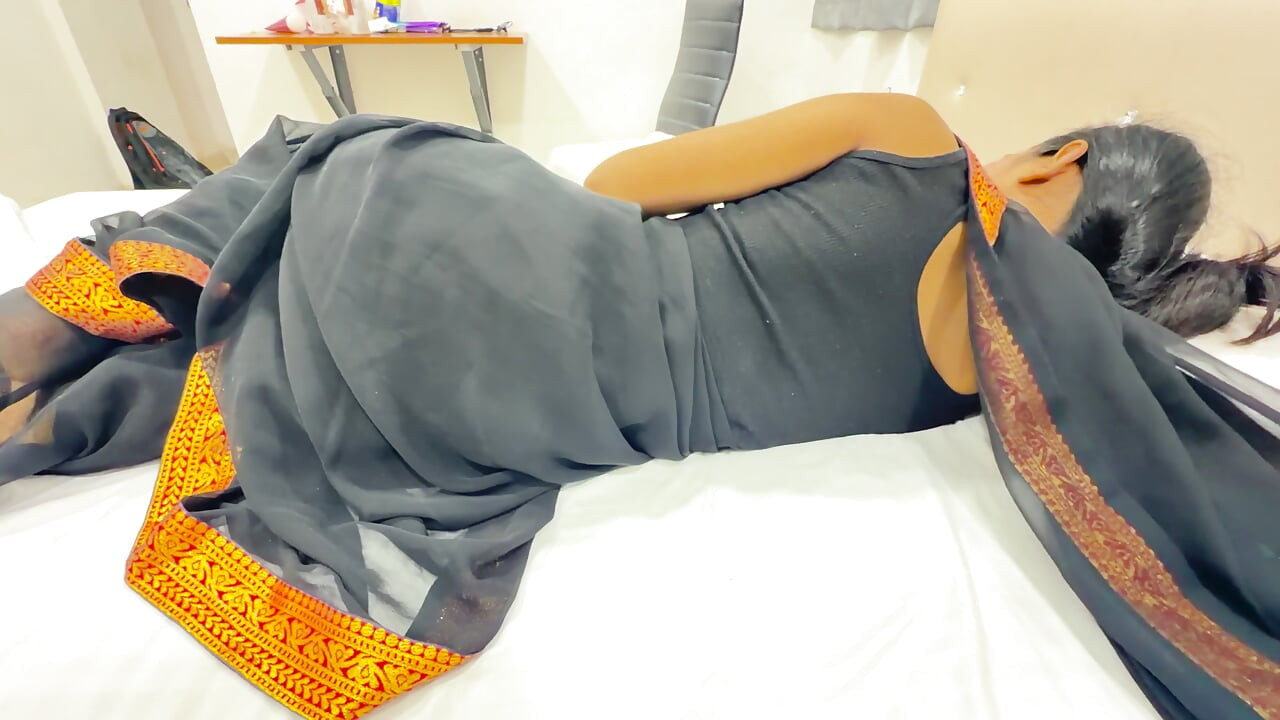 Desi bhabhi ko oyo me chooda