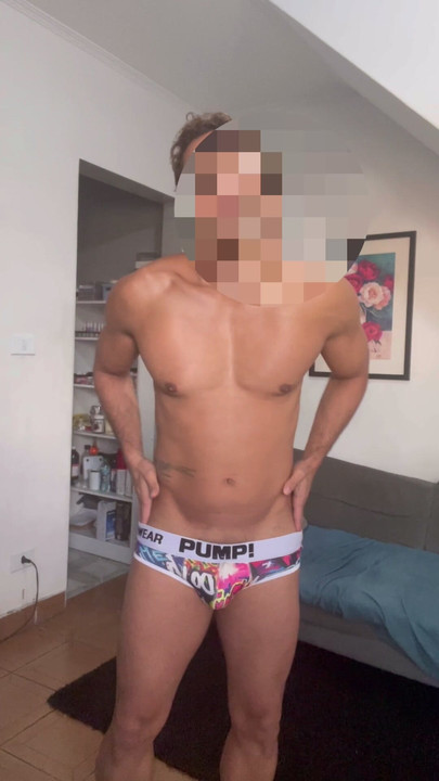 Un garçon de chasteté seul... mais dévouéement bloquée.