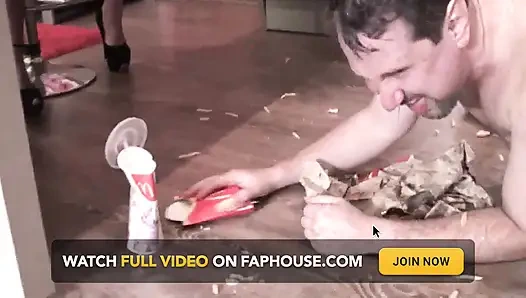 Aç köleleri için parti yemeği