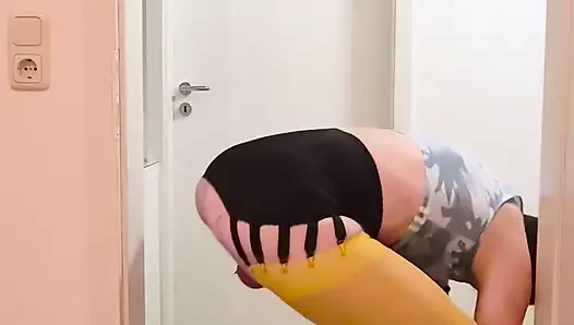 )0'ların tarzı kıyafet ve anal dildo sikişi