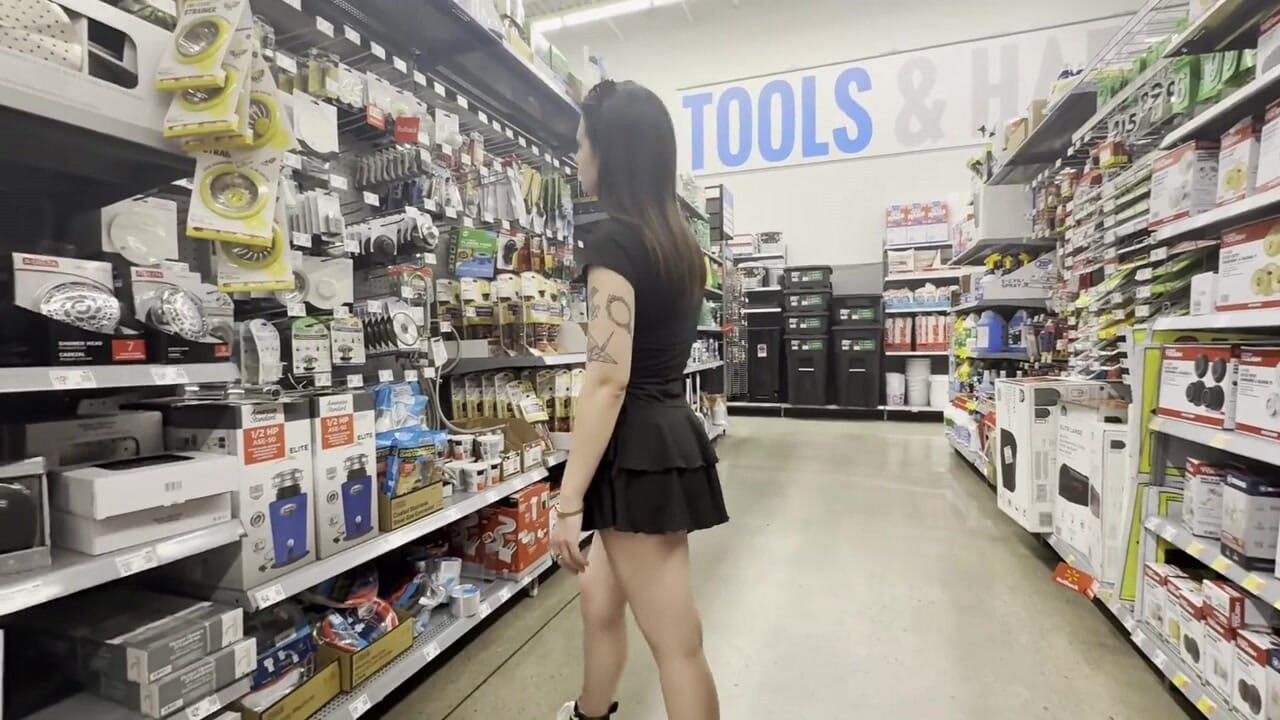 Hot Huge Ass Teen Got Fuck At The Mall By Stranger For The First Time