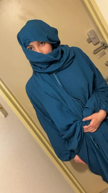 Hot Arabian girl visits neighbor's house for sugar