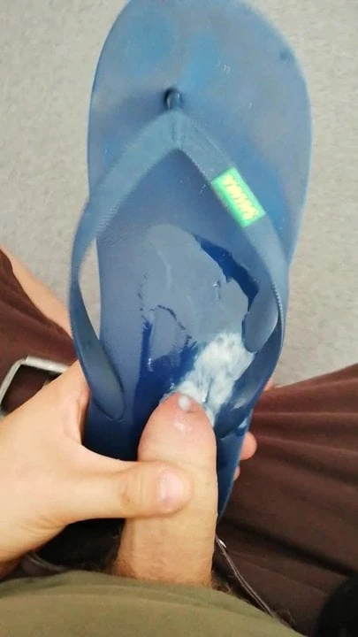 Élvezés flip-flop papucson