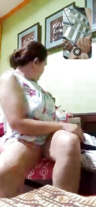 เราคุยกันนิดหน่อยแล้วเราทําวิดีโอเย็ดเพื่อปลดปล่อยความต้องการทางเพศของเรา