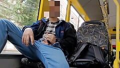 Super quente masturbação arriscada em ônibus público
