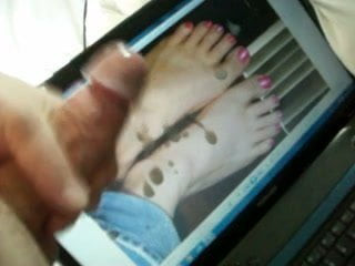 cplrose65 tribute cumming on her sexy feet