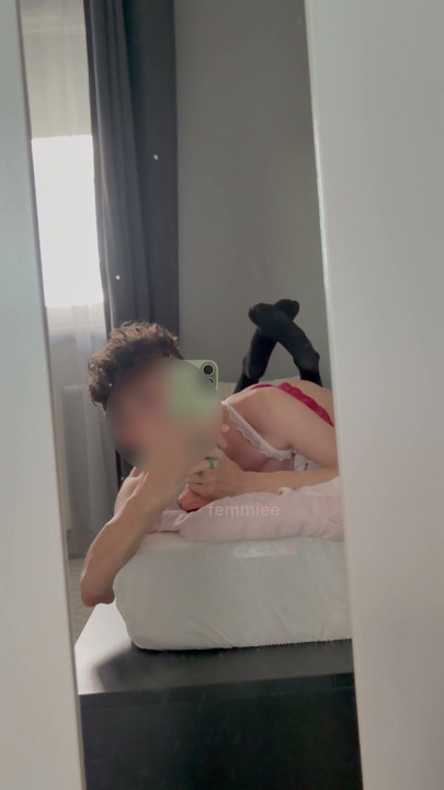 Teen femboy siše dildo