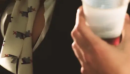 Горячая сцена полета - 3_Lesbian стюардессы решают проверить свои дилдо в середине полета