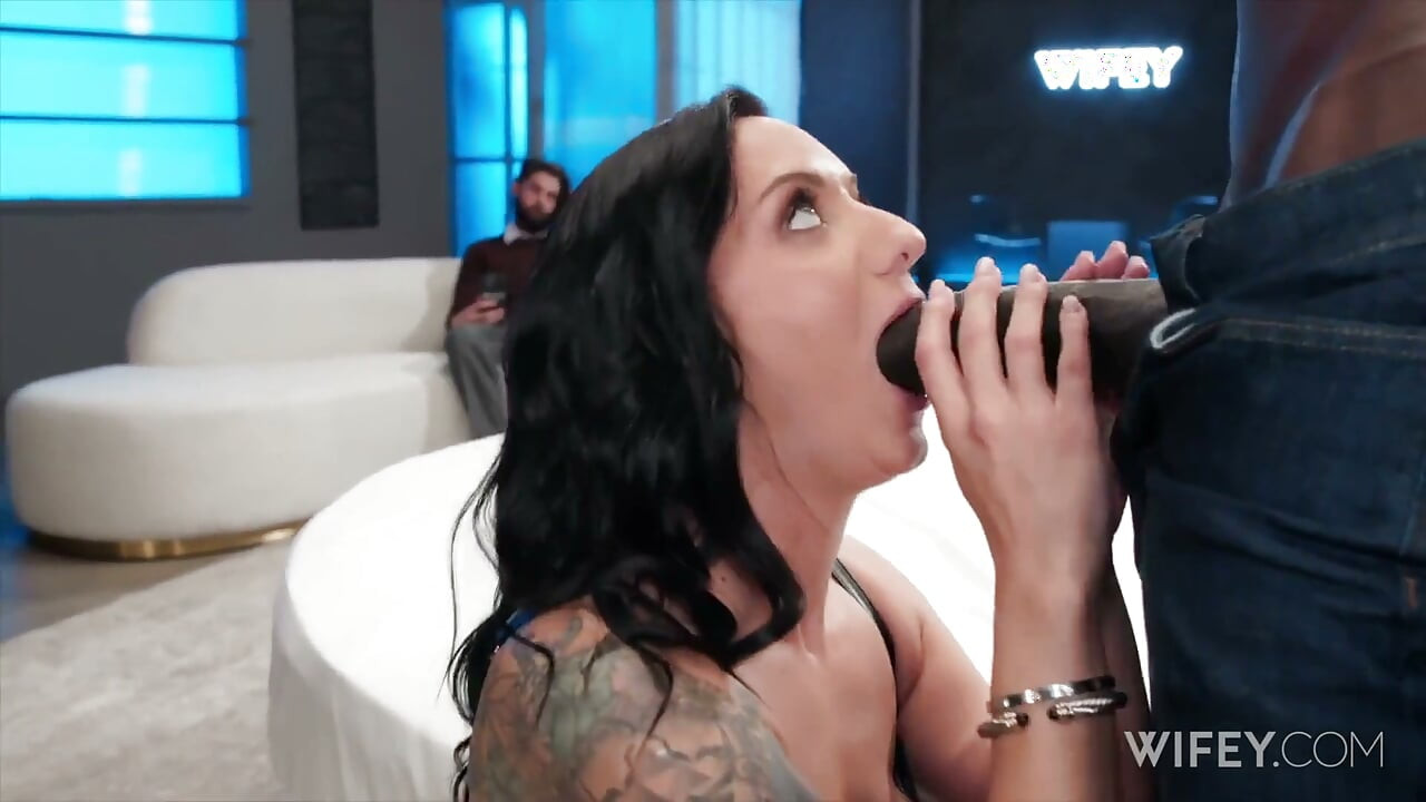 Wifey bbc loca esposa caliente Alyx Urie ama poner en un show para mi esposo