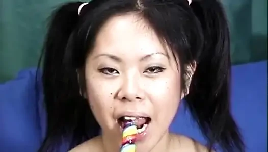 Memek cewek Seksi Asia lagi asik ngentot... Crot di mulut