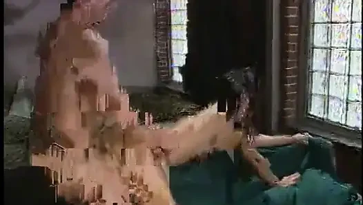 Büyük memeli esmer sert domaldıktan sonra göğüslerine boşalıyor