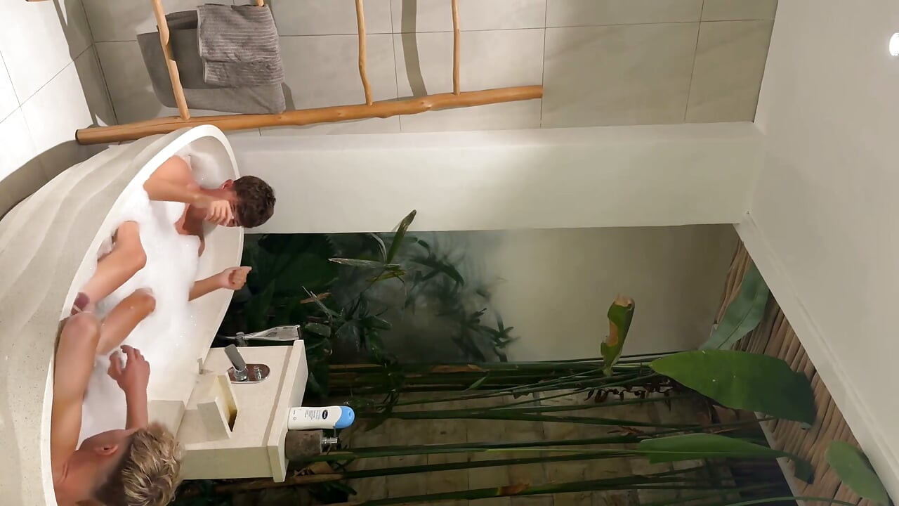 Namorado Twink Levando Soco na Bunda