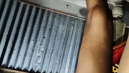 18-летняя юная девушка дези трахается в анал с ее бойфрендом, хардкорно трахая тугую задницу Индию, местное видео дома бхабхи, секс