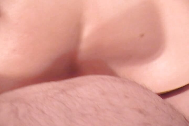 Gravid blond MILf suger laddad stång.