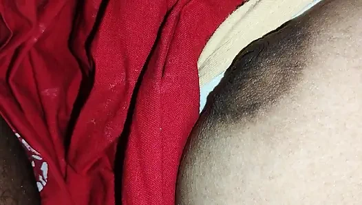 Seksi kızın güzel göğüsleri ve kötü görünüyor