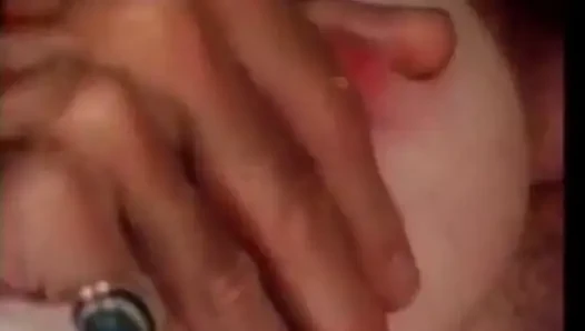 Cewek cantik mengisap kontol Randy dicrot setelah memeknya dientot