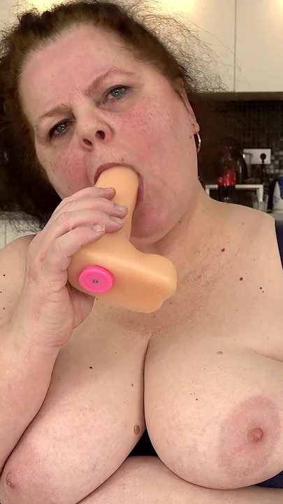 Ugly Extreme Fat Mature Shows Her Cervix