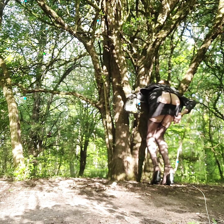 DEN STORA⭕️TURen på Napoleons parkering i Forêt de BRUNOy. Visa upp din JeaN:s minikjol, öppen kopp. VaneSsaBiTCHx PariSChienneTrvprod⁹vm