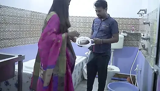 Lalit mistri nal thik krne aaya tha, akeli bhabhi ko pel diya