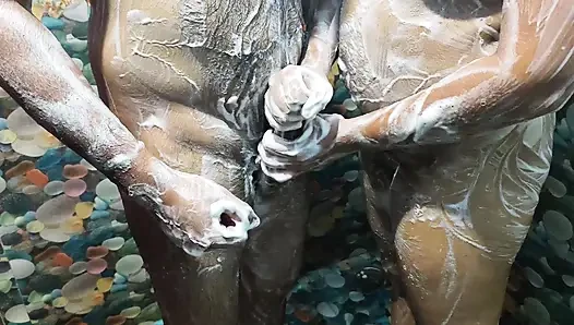 Bath romance with hand job and lip lock