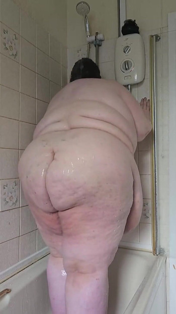 Sensual Shower of an SSBBW Goddess Part 1