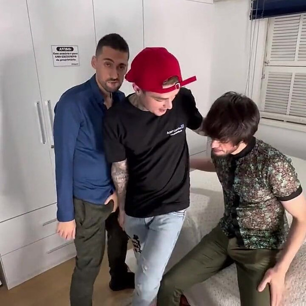 私のパートナーの隣人が熱いセックスをしています