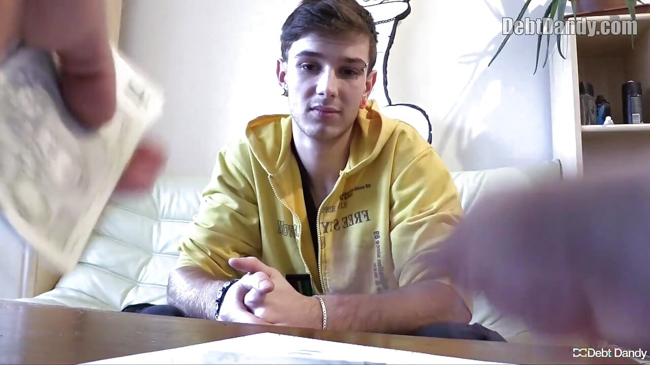 Twink Pop - Debt Dandy força garoto magro a em pêlo de quatro para pagamento e gozada
