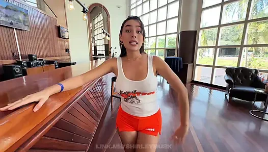 !! RISKLI BIR TEKLIF!! Masum hooters garson kız en pis sırlarını ortaya çıkarıyor