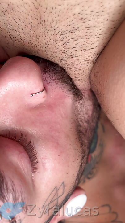 Llenando la pequeña boca de mi joven novia con mi polla gruesa, luego correrse en su apretado coño y llenarla de esperma