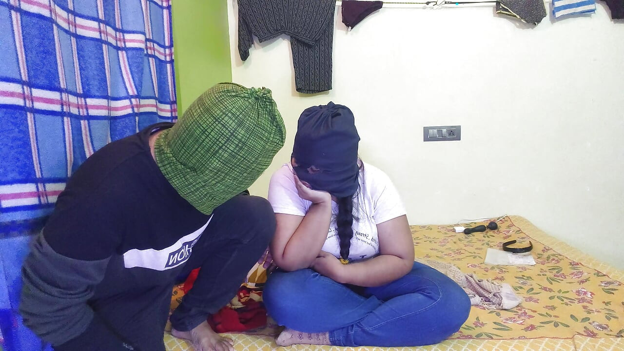 Sexy stiefschwester nimmt seinen großen schwanz! Bitte komm nicht in die muschi