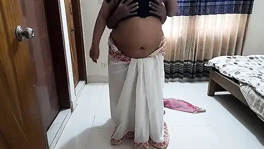 55-jährige tamilische tante fickte hart, während sie das haus fegte