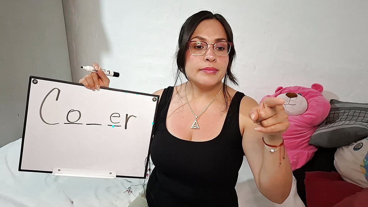 משחק תפקידים ASMR המורה שלך מפלרטטת איתך