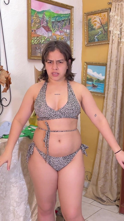 Jasmine Shows off Her Favorite Bikini's