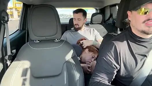 Çifti Uber'in arka koltuğunda yakaladım ve onları yolda bıraktım