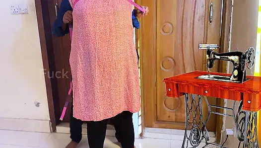 Terzi ve iri güzel kadın ateşli müşteri dükkanda sikişiyor